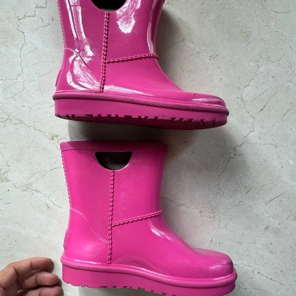 UGG add pop